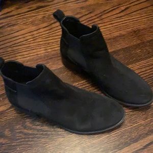 Steve Madden size 6 black booties